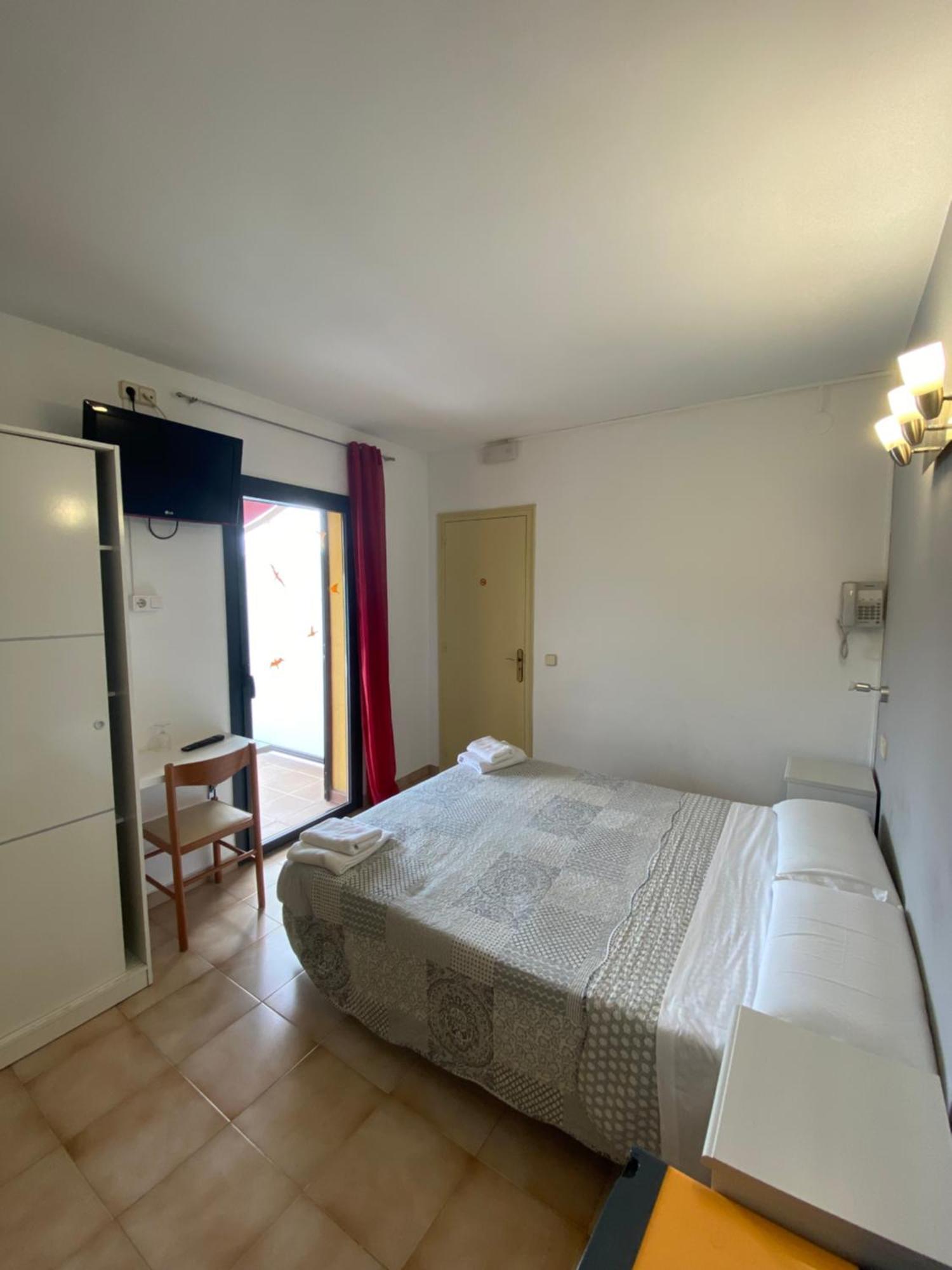 Hotel Les Roques Báscara Esterno foto