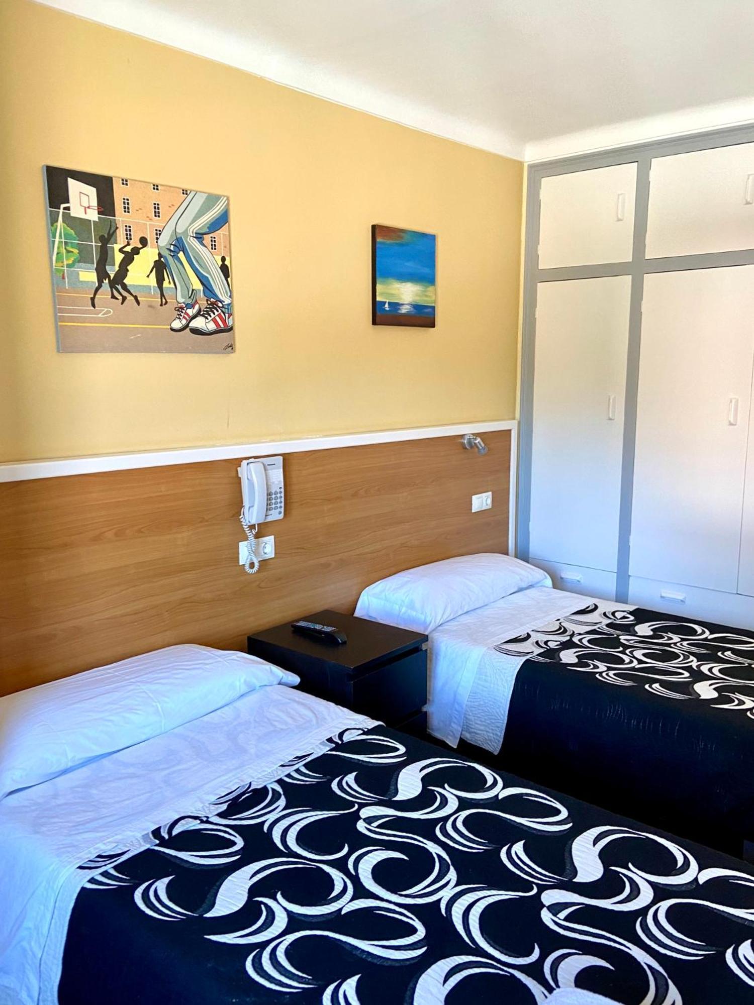 Hotel Les Roques Báscara Esterno foto